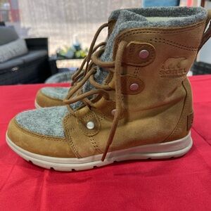 Sorel Women’s  Tan and Gray Boots